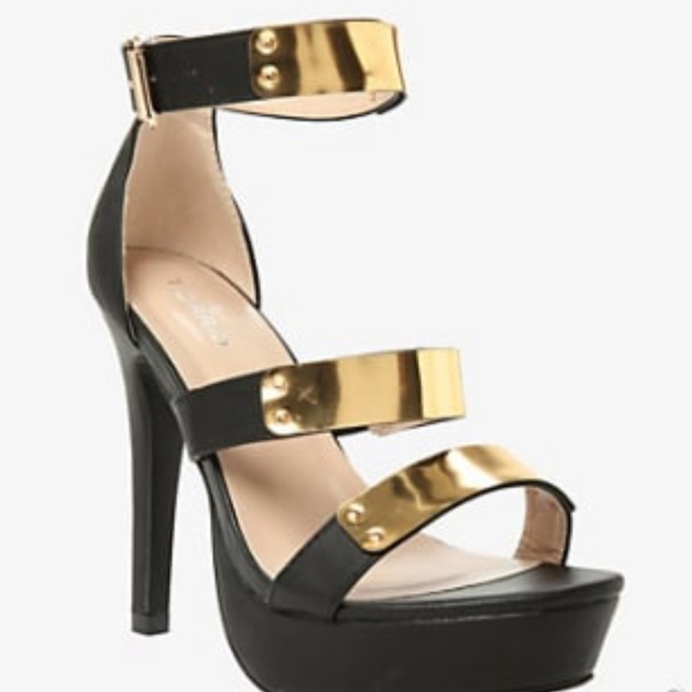 Torrid 10W Black and Gold Strappy Heels